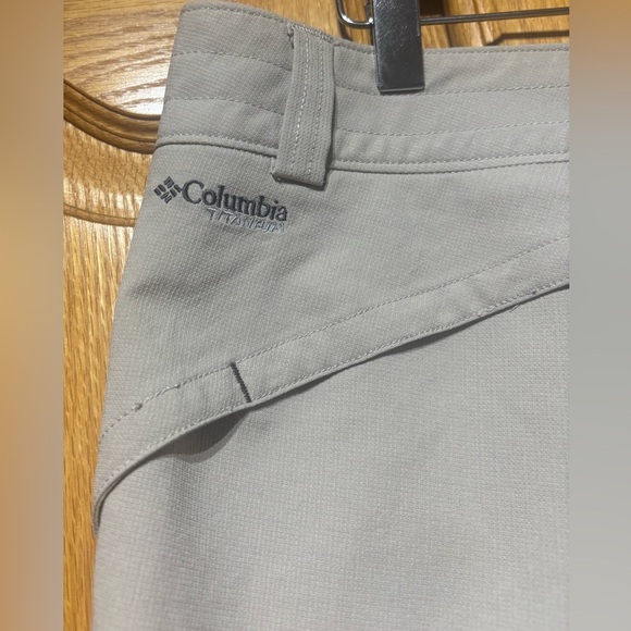 Columbia Titanium Omni-Shade Water Resistant Women’s Beige Hiking Shorts Size 12 - Picture 9 of 10